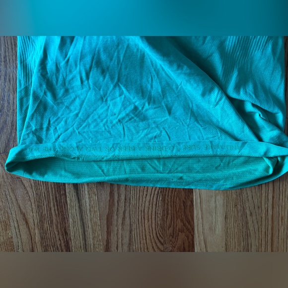 Lululemon Men’s Metal Tech V-Neck Short Sleeve Shirt - Medium - Picture 9 of 9